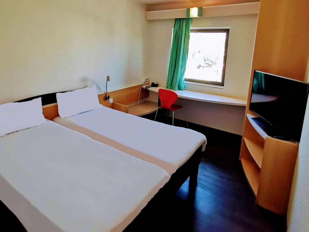 Hotel Ibis Leiria Fatima ภายนอก รูปภาพ